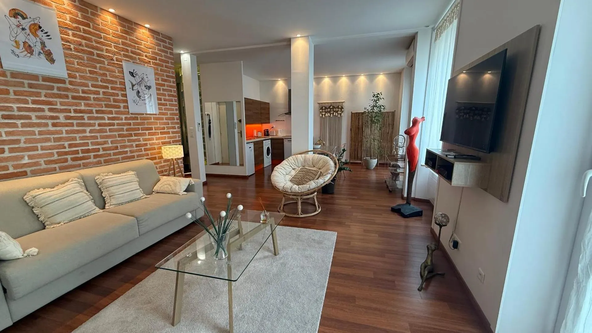 Ref 1988 -Charming Apartment In The Center Of Canness kontakt