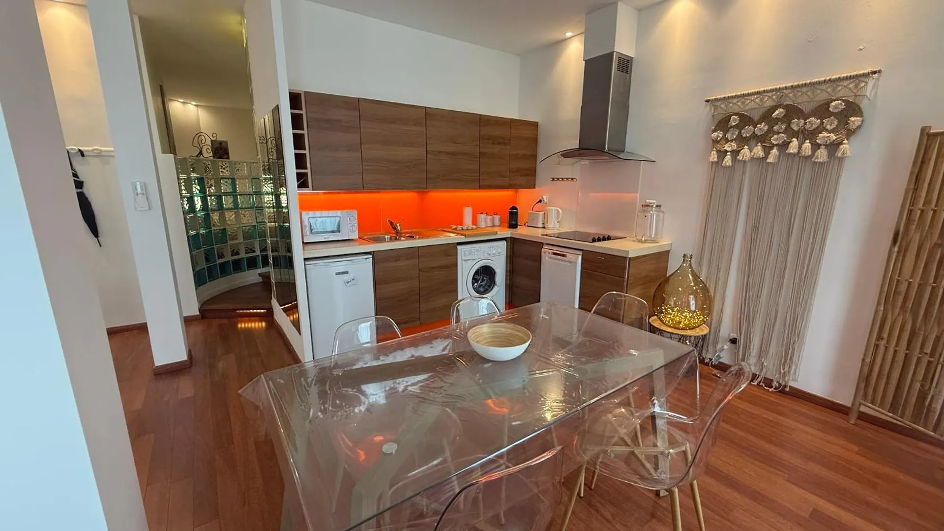 Ref 1988 -Charming Apartment In The Center Of Cannes