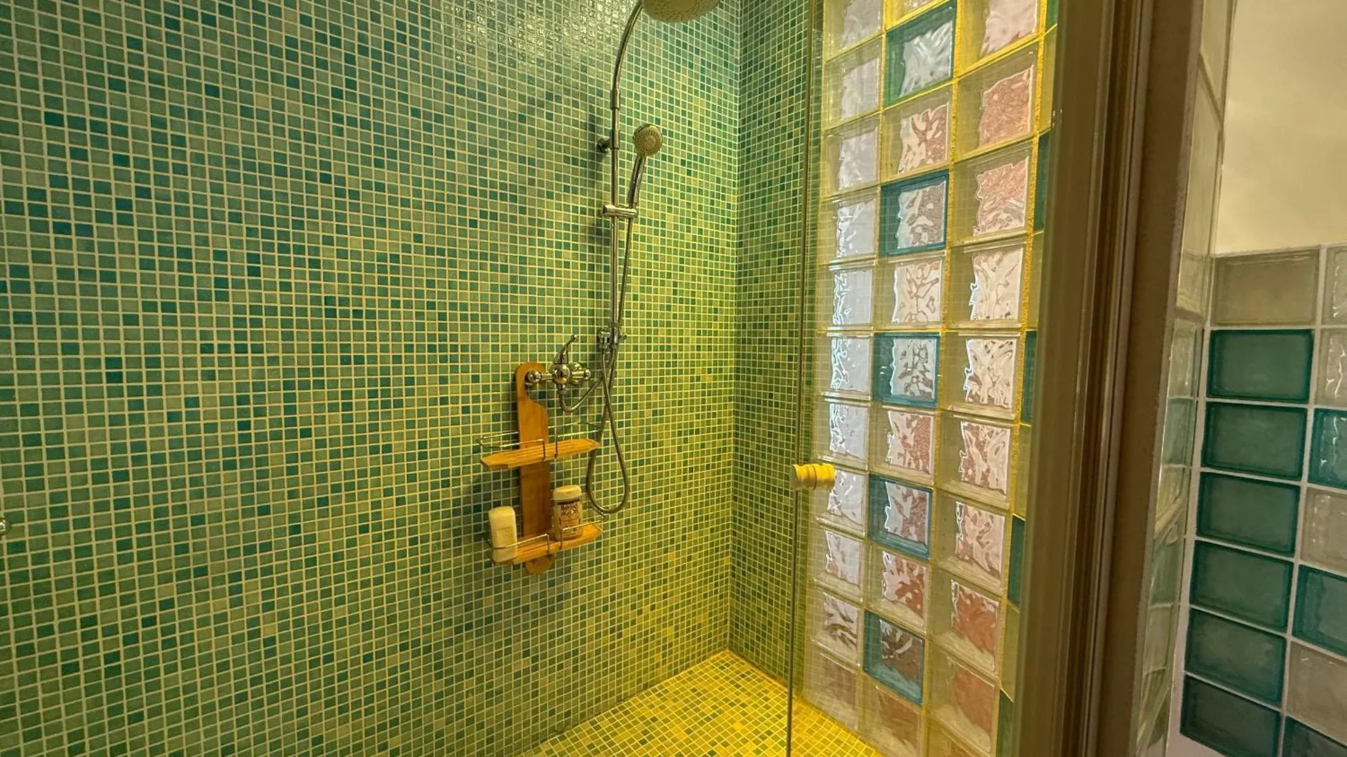 Ref 1988 -Charming Apartment In The Center Of Cannes